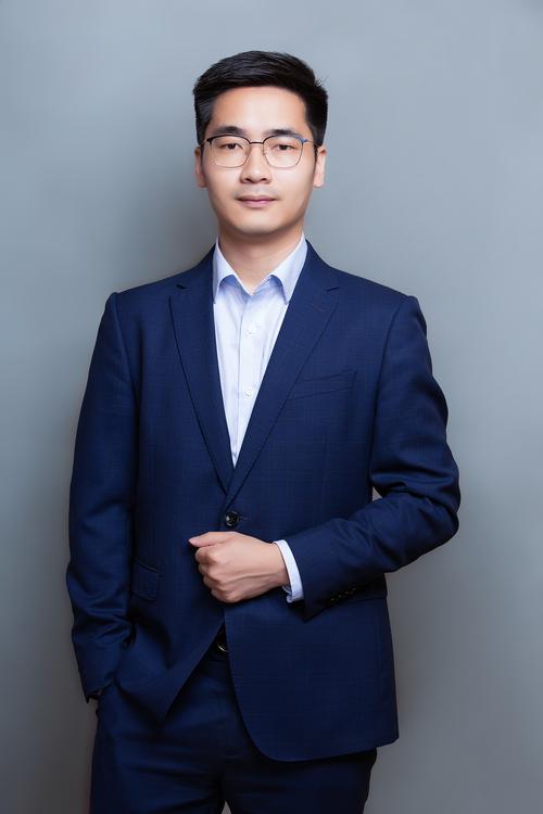 李小容 视觉与舞美负责人